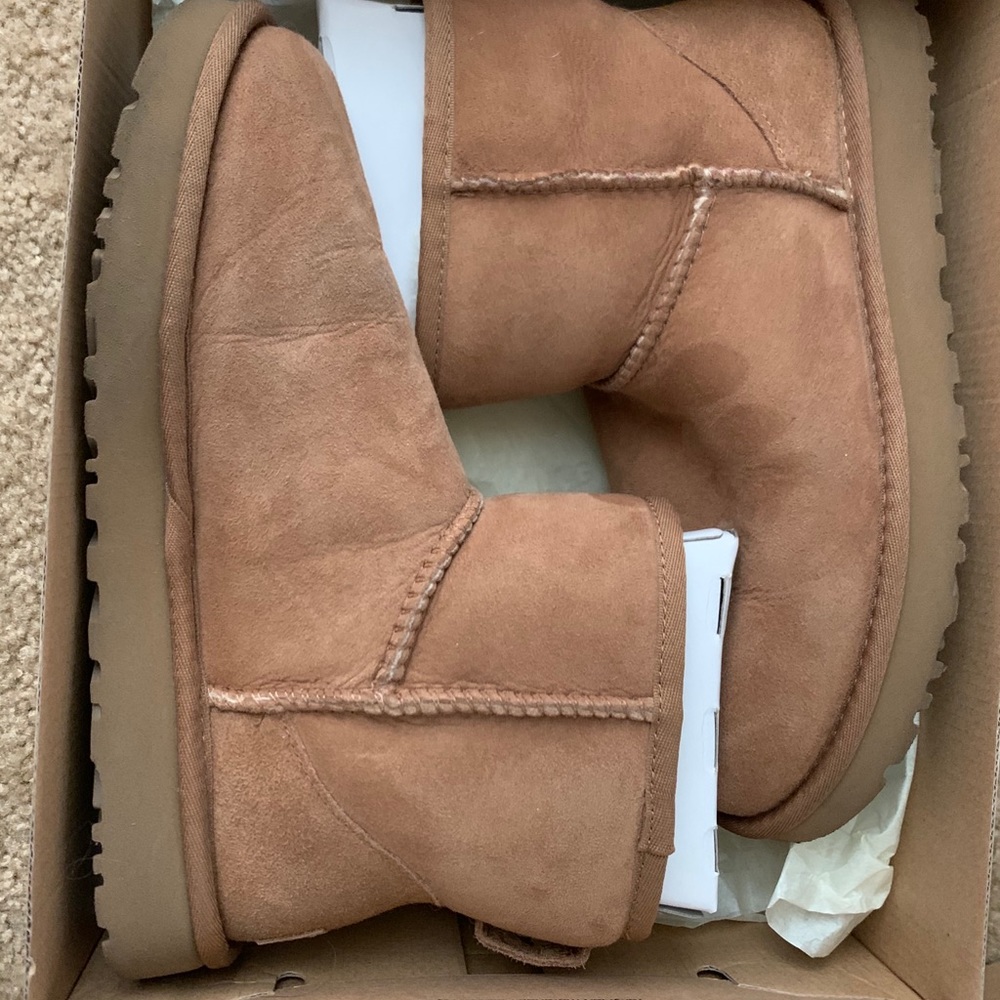 UGG mini